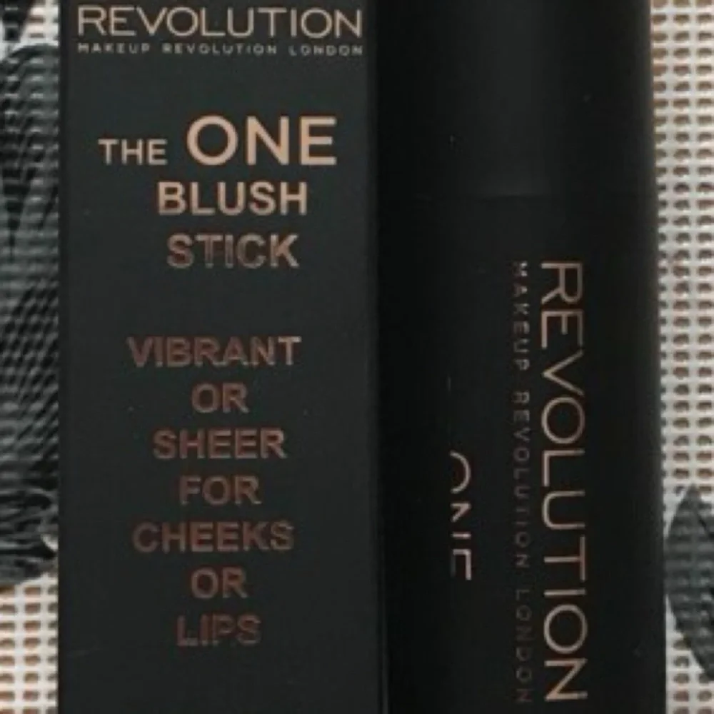 ❄️ Makeup Revolution | The One Blush Stick Matte Rush